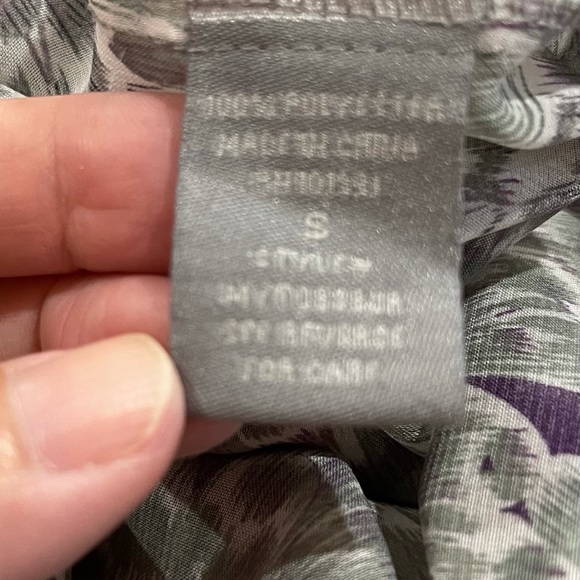 Charlotte Russe SeeThru Tank Top
Sz Small 4 - 6 - Picture 5 of 7